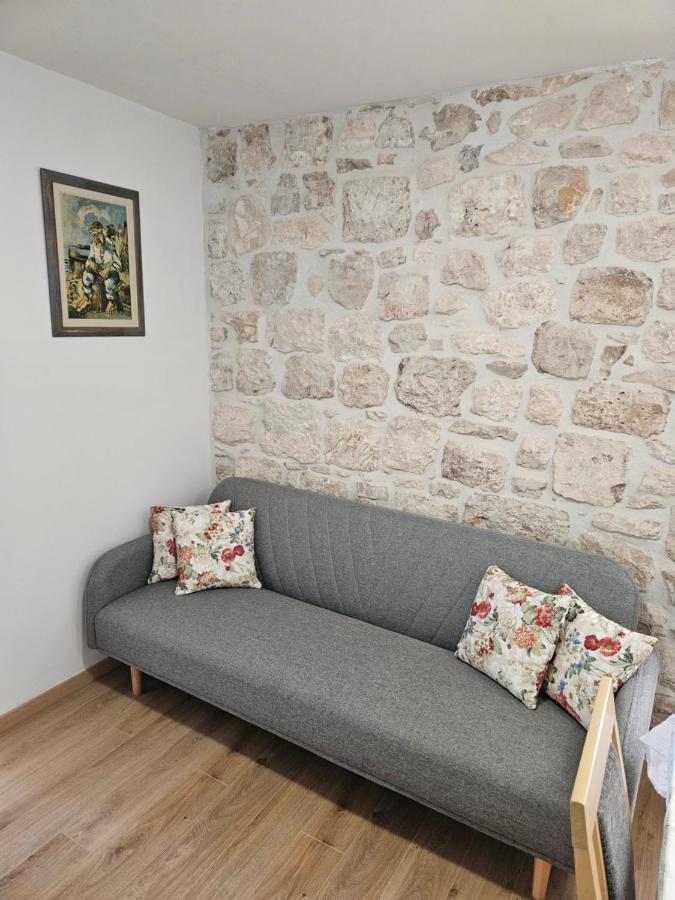 Apartman Eli Supetar Exterior foto