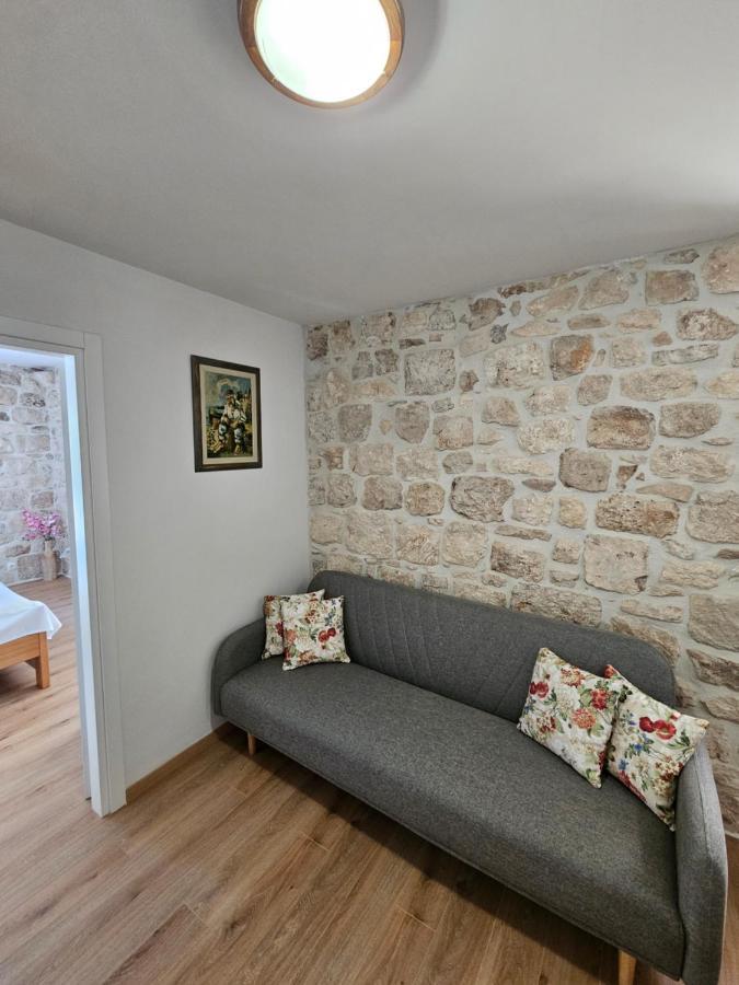 Apartman Eli Supetar Exterior foto
